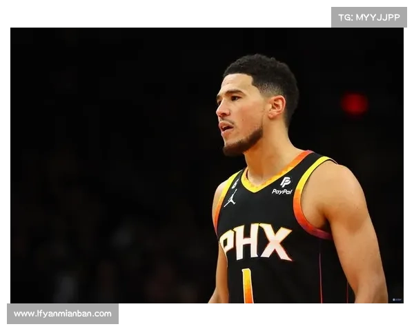 布克在比赛中的领导力展现与关键时刻决策能力分析