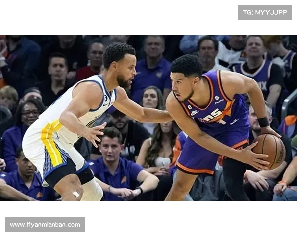 布克在球队战术体系中的合作角色与团队配合分析